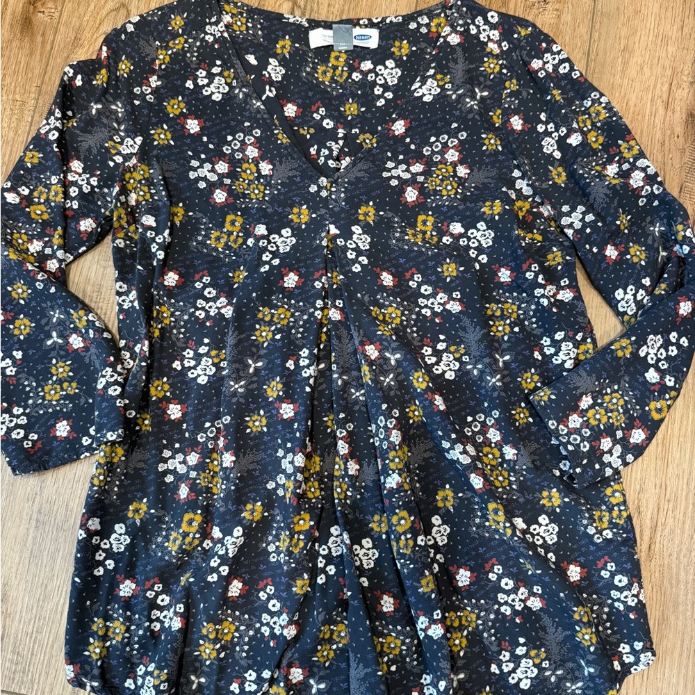 Old Navy Maternity V-Neck Top